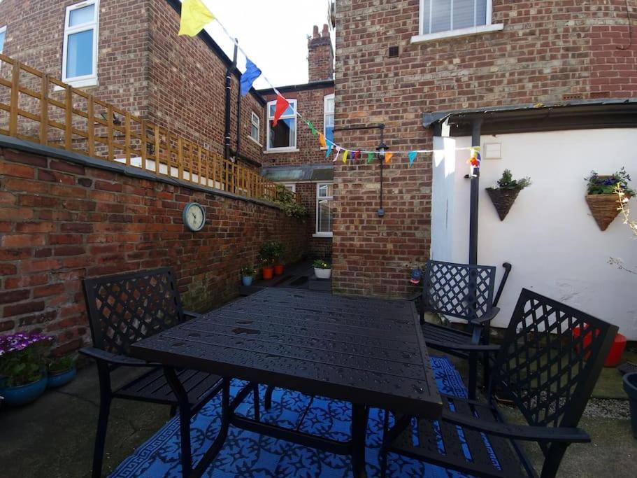 マンチェスター Gorgeous Edwardian Terrace In Old Traffordヴィラ エクステリア 写真